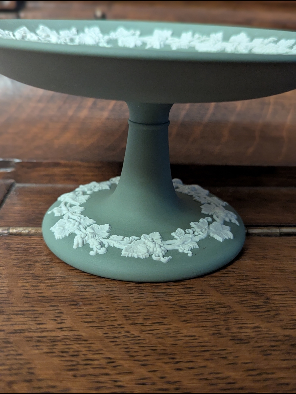 Wedgewood Jasperware Pedestal Compote with White Relief England - Picture 6 of 10